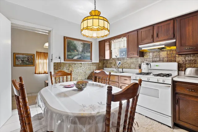 $699,000 | 3911 North Kedzie Avenue, Chicago, IL 60618