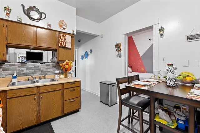 $699,000 | 3911 North Kedzie Avenue, Chicago, IL 60618