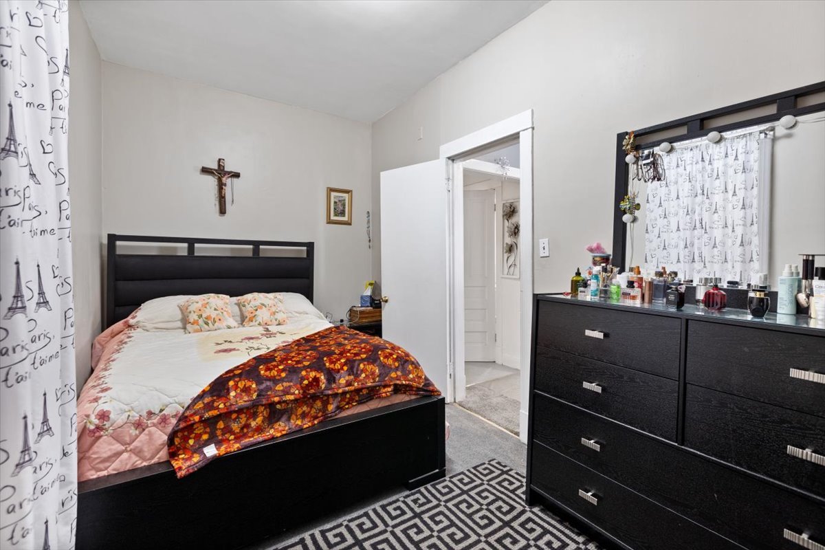 3911 North Kedzie Avenue Chicago, IL 60618 - Photo 33 of 35 a bedroom with a bed and a window