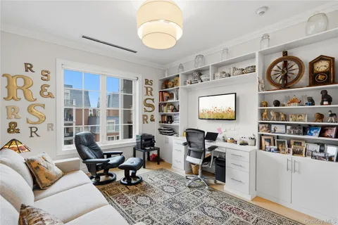 $1,798,000 | 6000 Royal Court, Unit 6202, North Hills, NY 11040