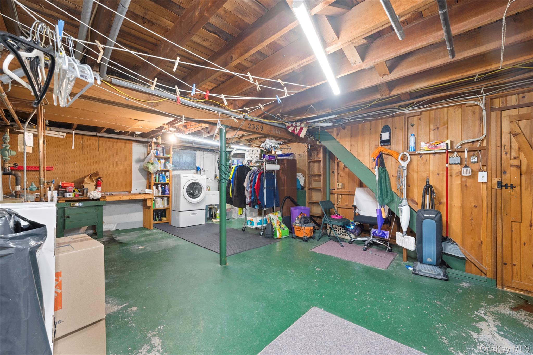 2389 Lindy Road Westbury, NY 11590 - Photo 33 of 41