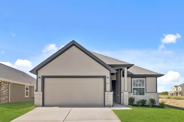 a view of backyard of house and garage