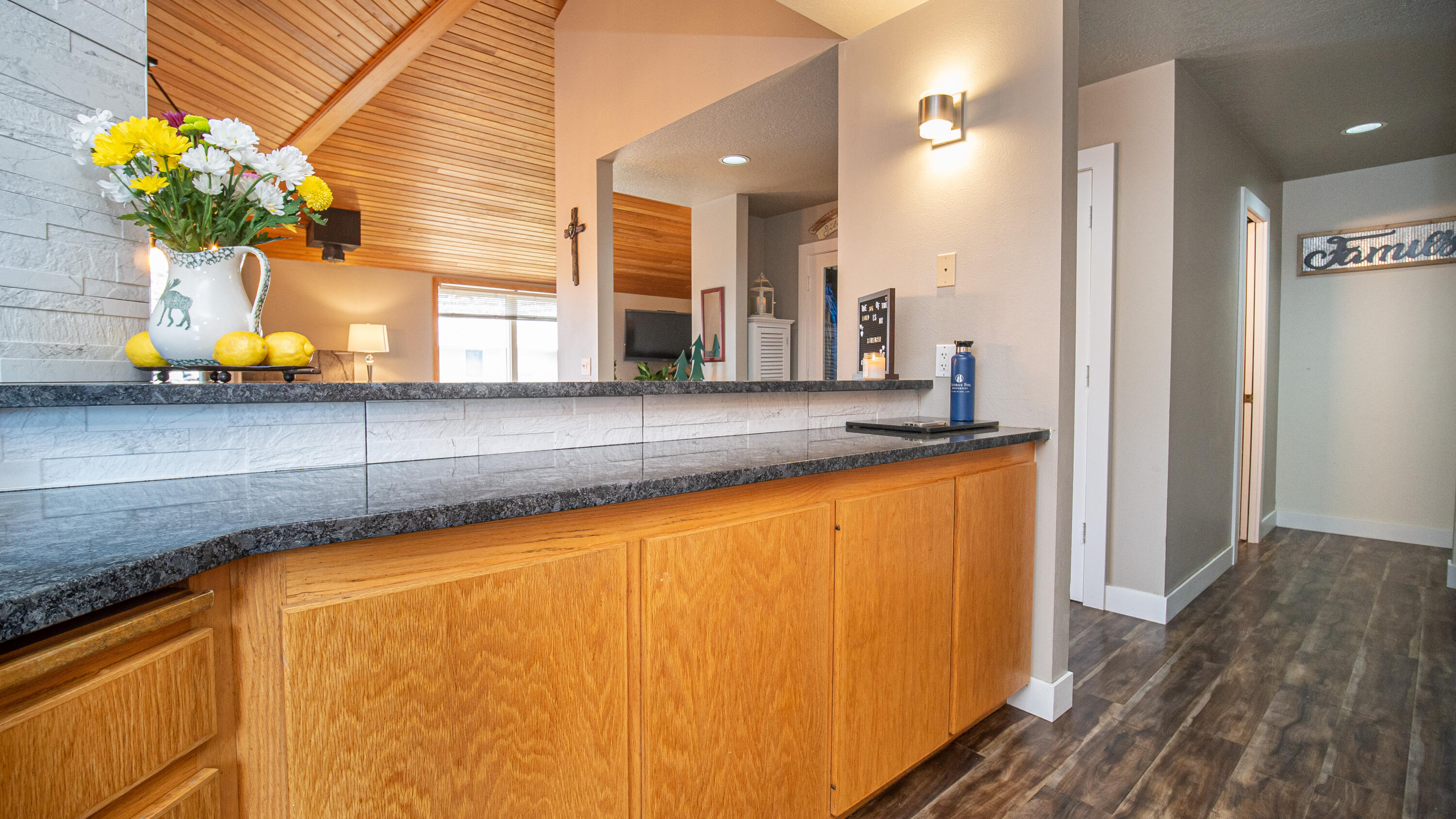 17907 Rhododendron Lane, Unit 11 Sunriver, OR 97707 - Photo 10 of 44 Clean modern lines open to the dining area