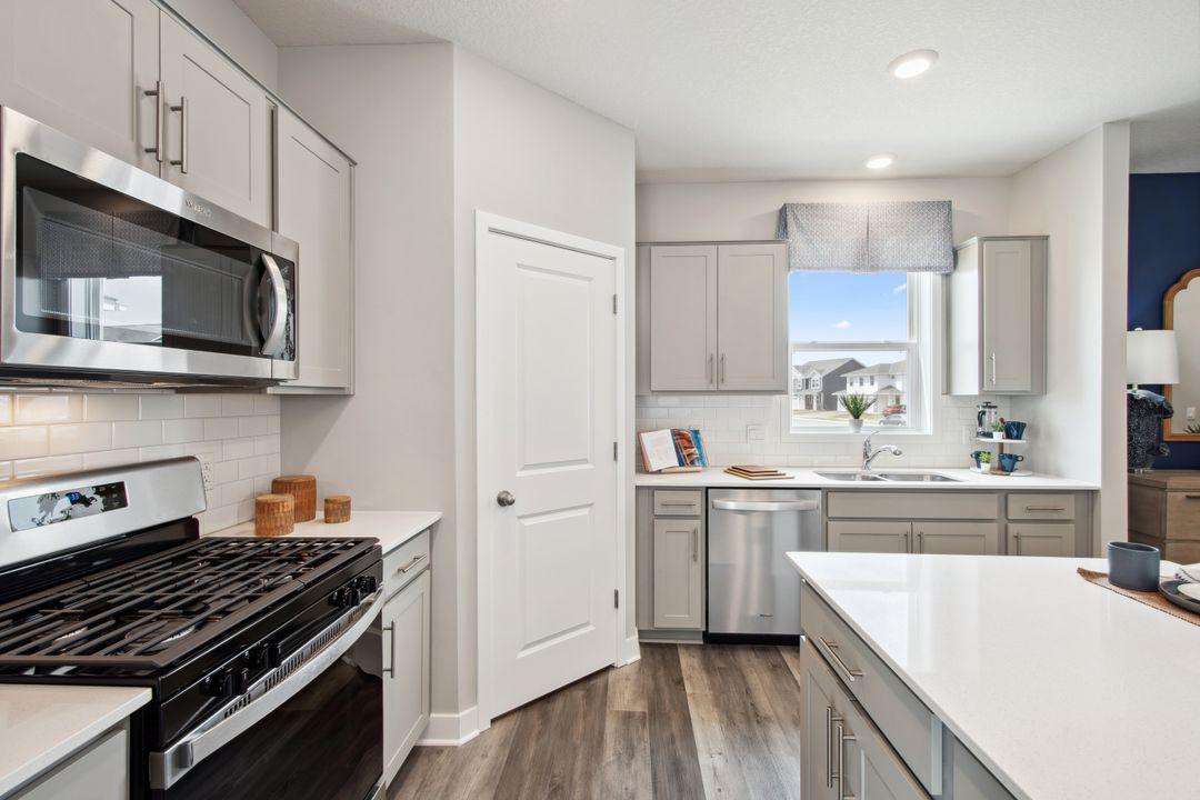 985 Stone Creek Dr. Jordan, MN 55352 - Photo 4 of 26