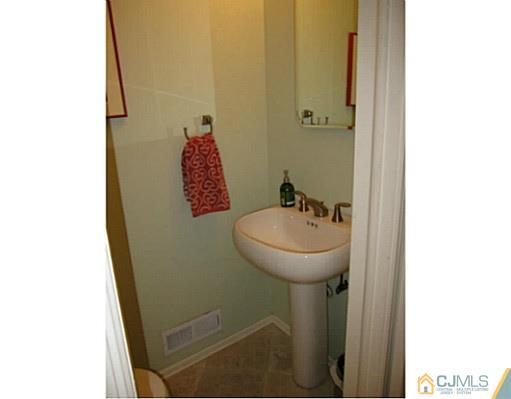 140 Fern Road East Brunswick, NJ 08816 - Photo 15 of 25 Gallery Image 15