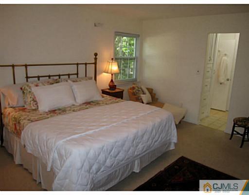 140 Fern Road East Brunswick, NJ 08816 - Photo 17 of 25 Gallery Image 17