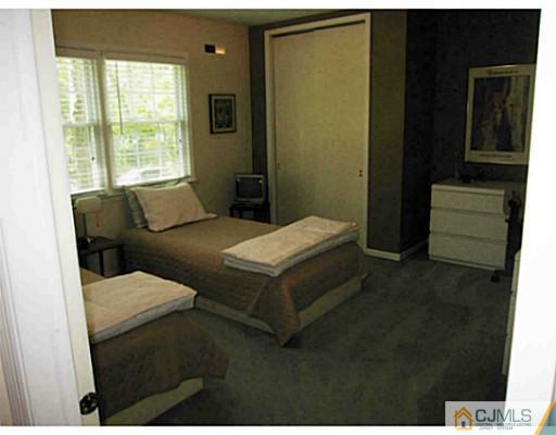 140 Fern Road East Brunswick, NJ 08816 - Photo 19 of 25 Gallery Image 19