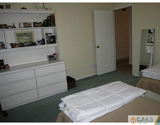 140 Fern Road East Brunswick, NJ 08816 - Photo 20 of 25 Gallery Image 20
