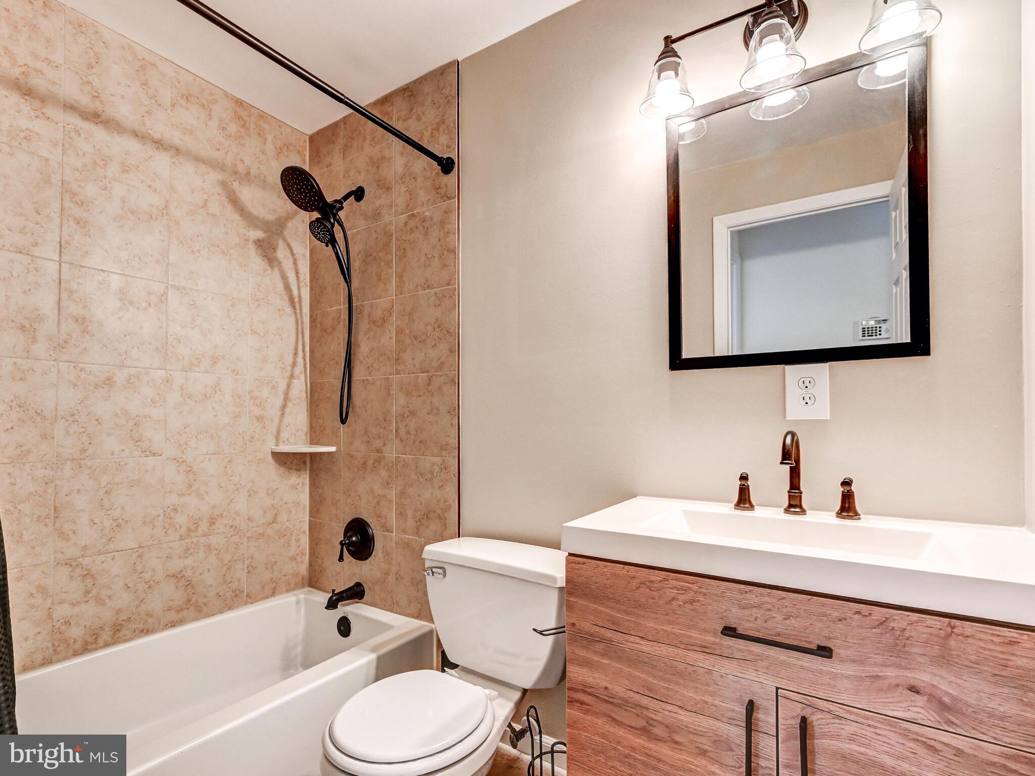 7230 Lasting Light Way Columbia, MD 21045 - Photo 15 of 27 UPDATED HALL BATHROOM