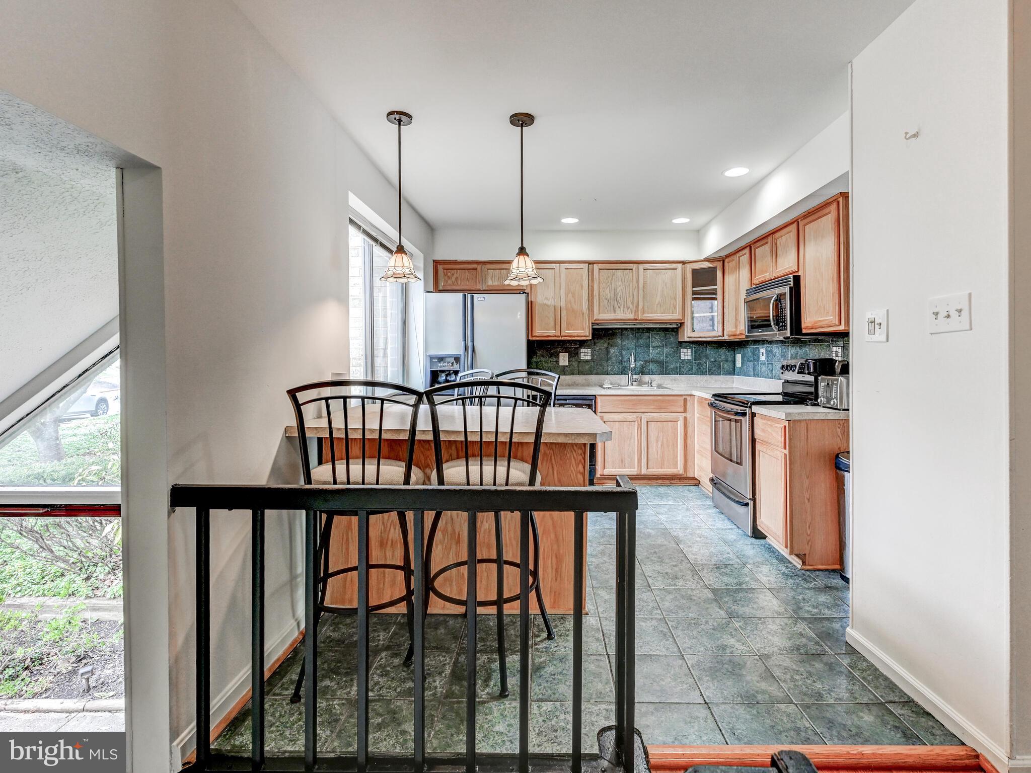 7230 Lasting Light Way Columbia, MD 21045 - Photo 5 of 27 EAT- IN KITCHEN