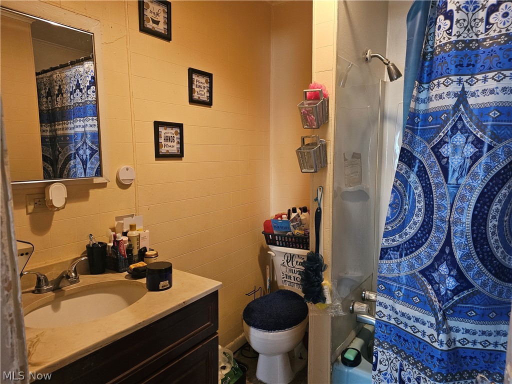 633 Riley Avenue East Liverpool, OH 43920 - Photo 15 of 21 Bathroom featuring a shower with shower curtain and vanity