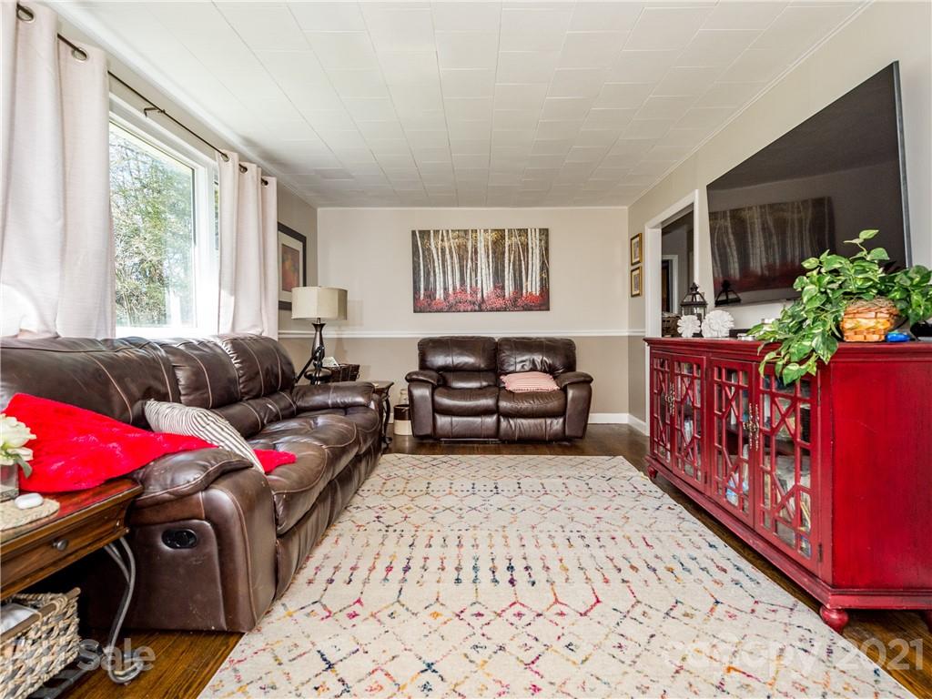 276 Justice Ridge Road Candler, NC 28715 - Photo 15 of 48 Gallery Image 15