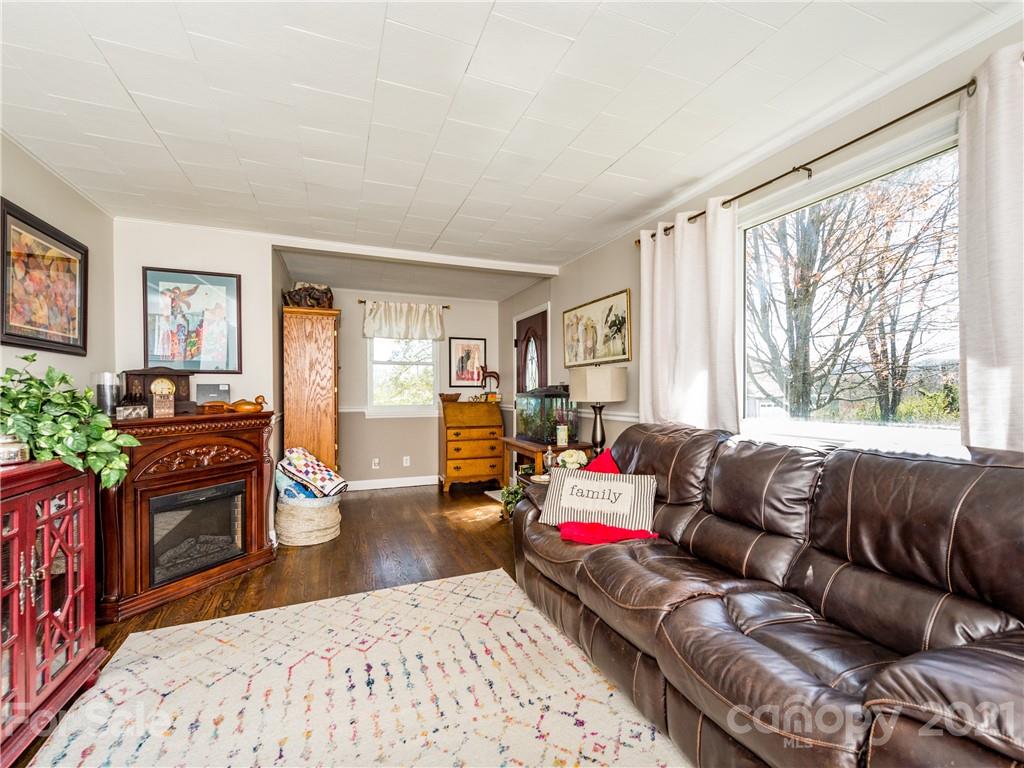 276 Justice Ridge Road Candler, NC 28715 - Photo 17 of 48 Gallery Image 17