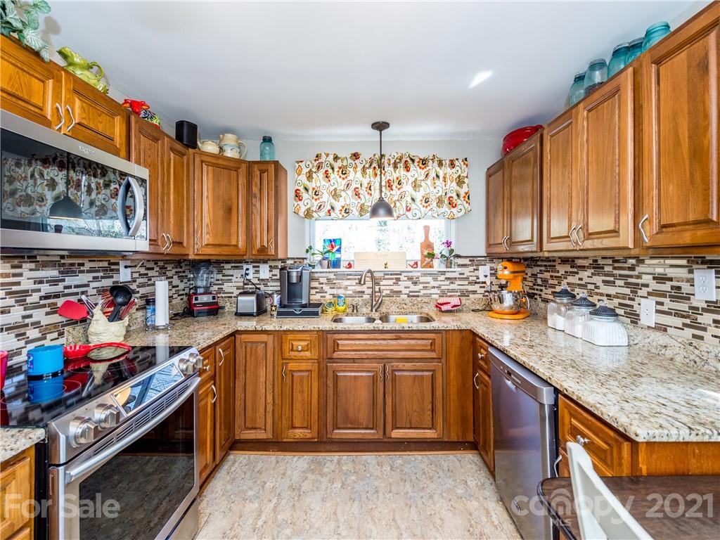 276 Justice Ridge Road Candler, NC 28715 - Photo 19 of 48 Gallery Image 19