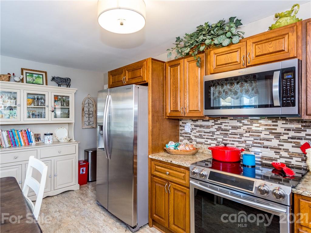 276 Justice Ridge Road Candler, NC 28715 - Photo 20 of 48 Gallery Image 20