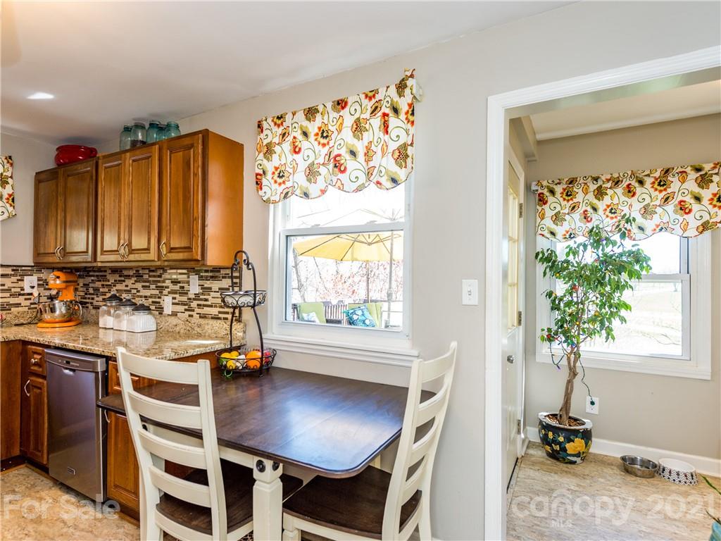 276 Justice Ridge Road Candler, NC 28715 - Photo 21 of 48 Gallery Image 21