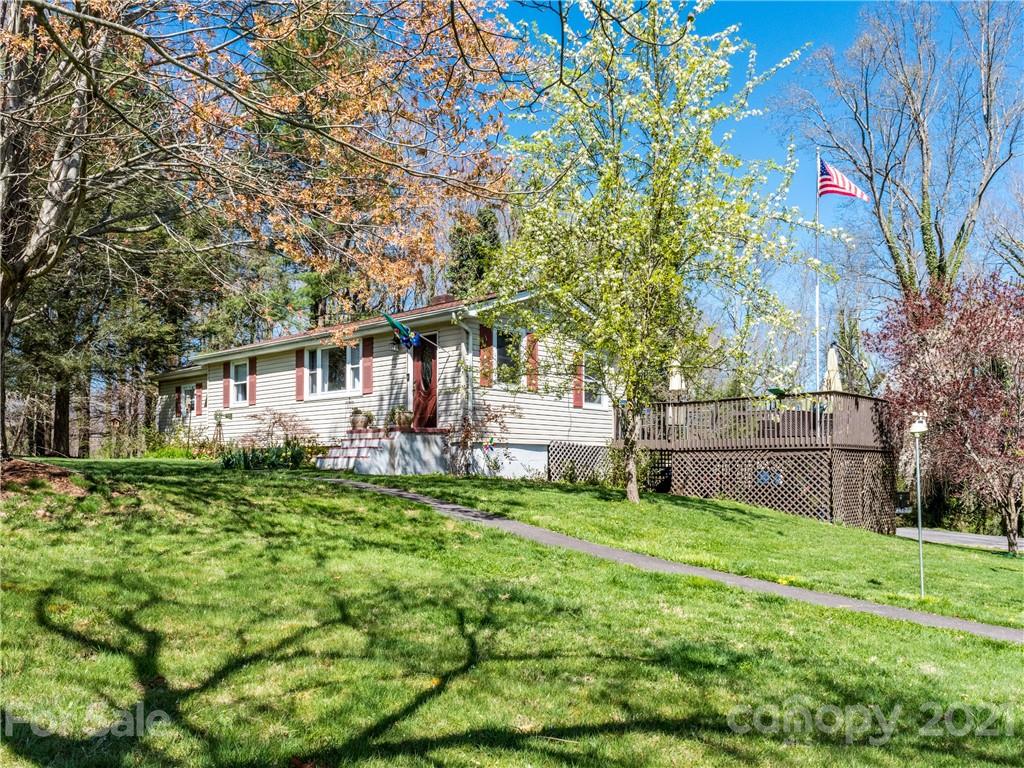 276 Justice Ridge Road Candler, NC 28715 - Photo 4 of 48 Gallery Image 4