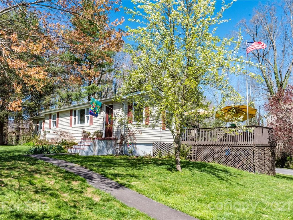 276 Justice Ridge Road Candler, NC 28715 - Photo 5 of 48 Gallery Image 5