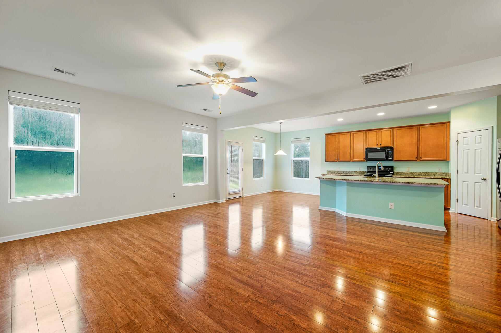 197 Meadow Wood Road Summerville, SC 29486 - Photo 8 of 28 197MeadowWood-08