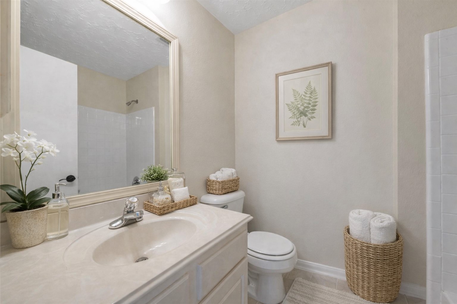 8051 Bay Branch Drive, Unit 423 Spring, TX 77382 - Photo 13 of 29 Bathroom one-virtually staged