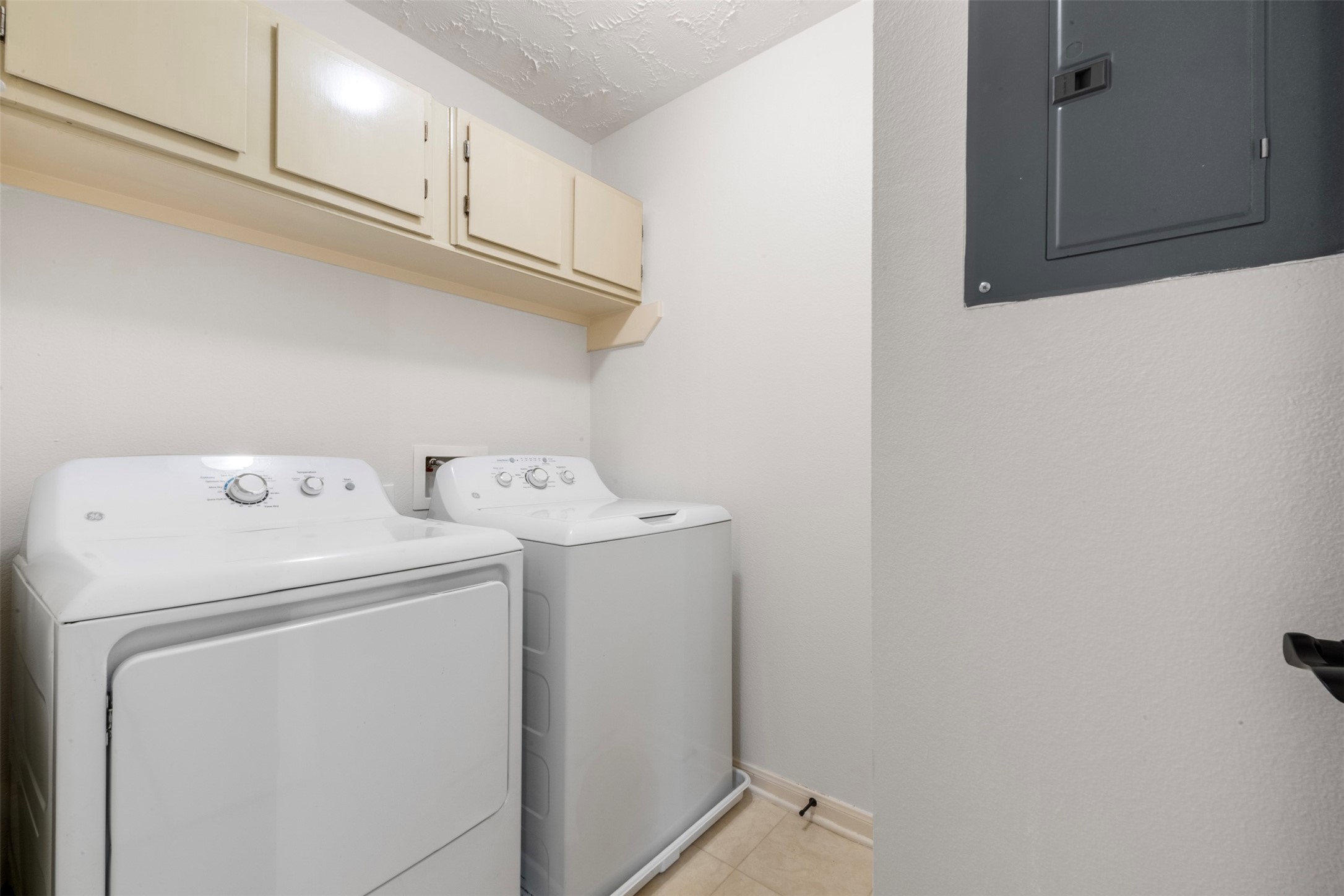 8051 Bay Branch Drive, Unit 423 Spring, TX 77382 - Photo 17 of 29 Laundry room