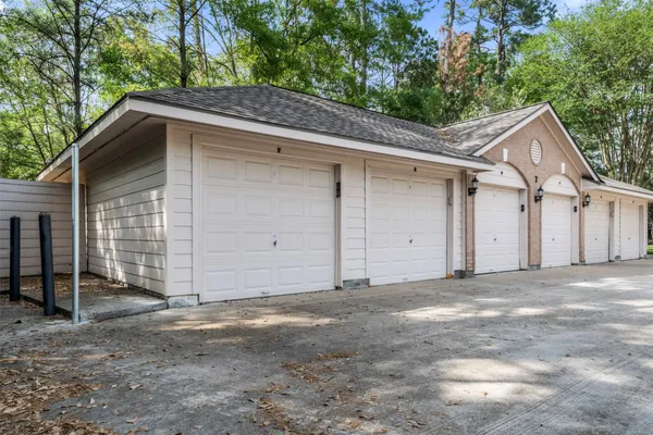 $1,600 | 8051 Bay Branch Drive, Unit 423, The Woodlands, TX 77382