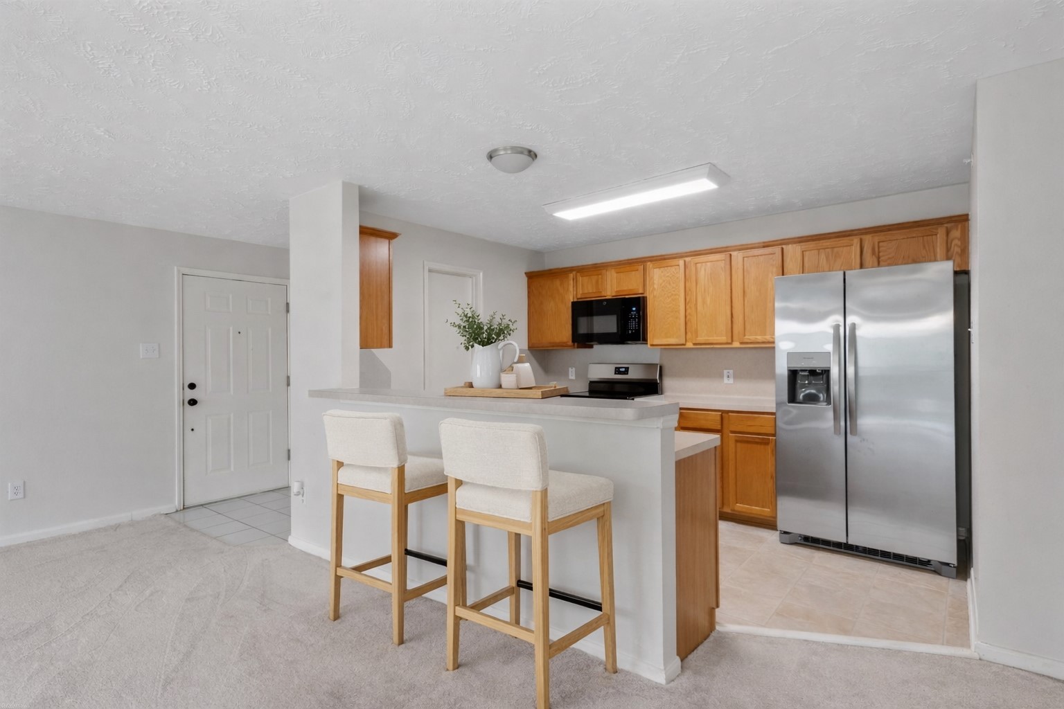 8051 Bay Branch Drive, Unit 423 Spring, TX 77382 - Photo 8 of 29 Kitchen with a breakfast bar