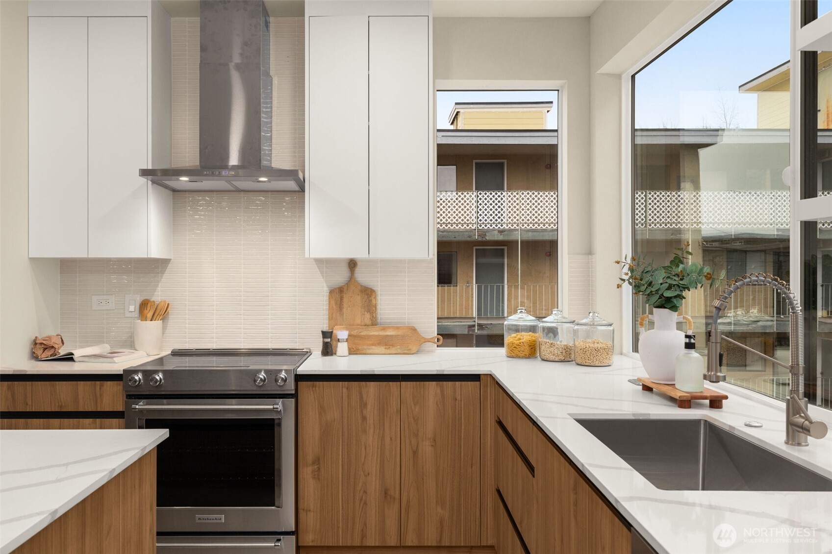 1012 Northeast 70th Street Seattle, WA 98115 - Photo 11 of 34