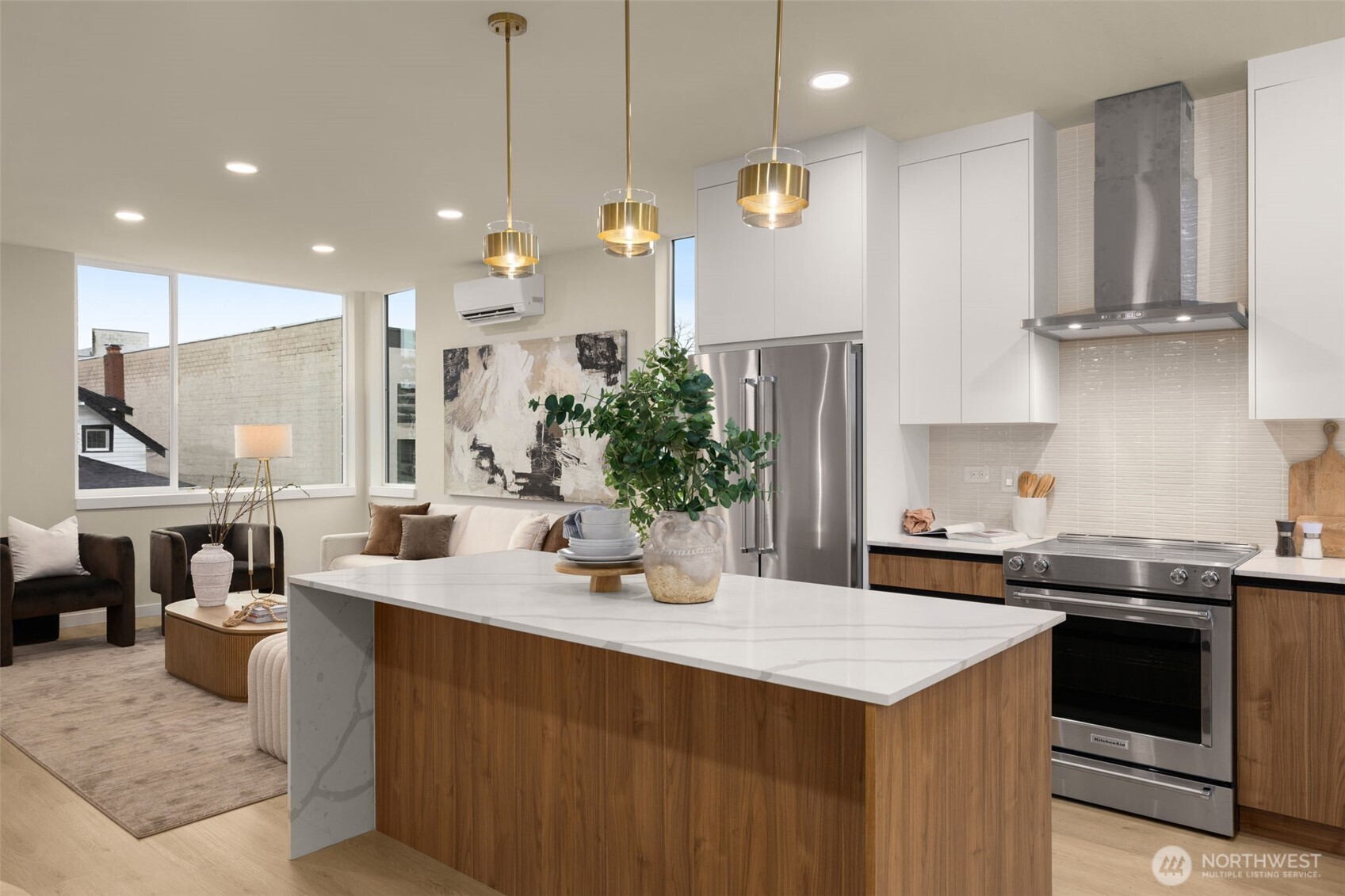 1012 Northeast 70th Street Seattle, WA 98115 - Photo 12 of 34