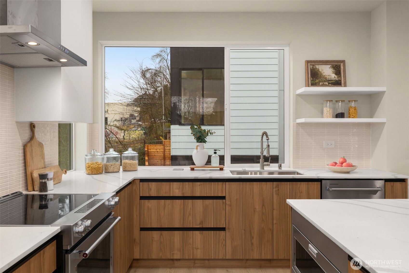 1012 Northeast 70th Street Seattle, WA 98115 - Photo 13 of 34