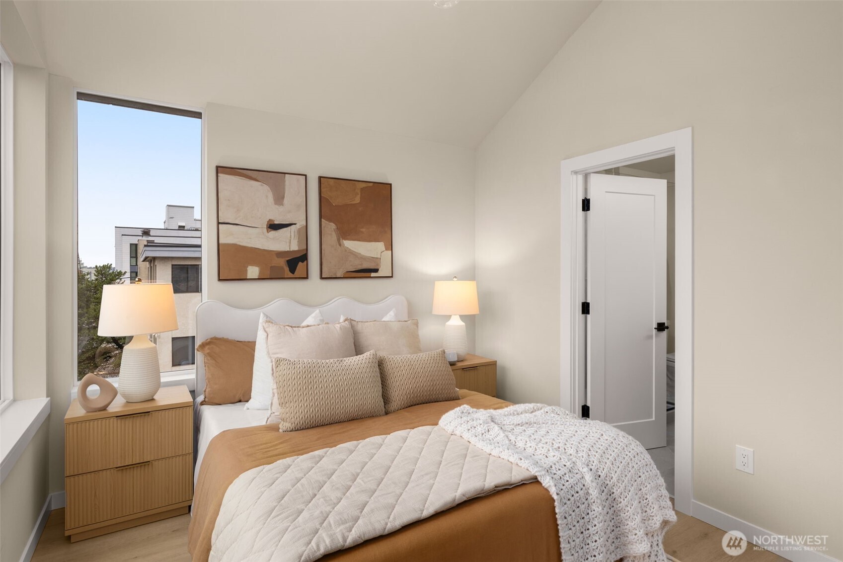 1012 Northeast 70th Street Seattle, WA 98115 - Photo 17 of 34