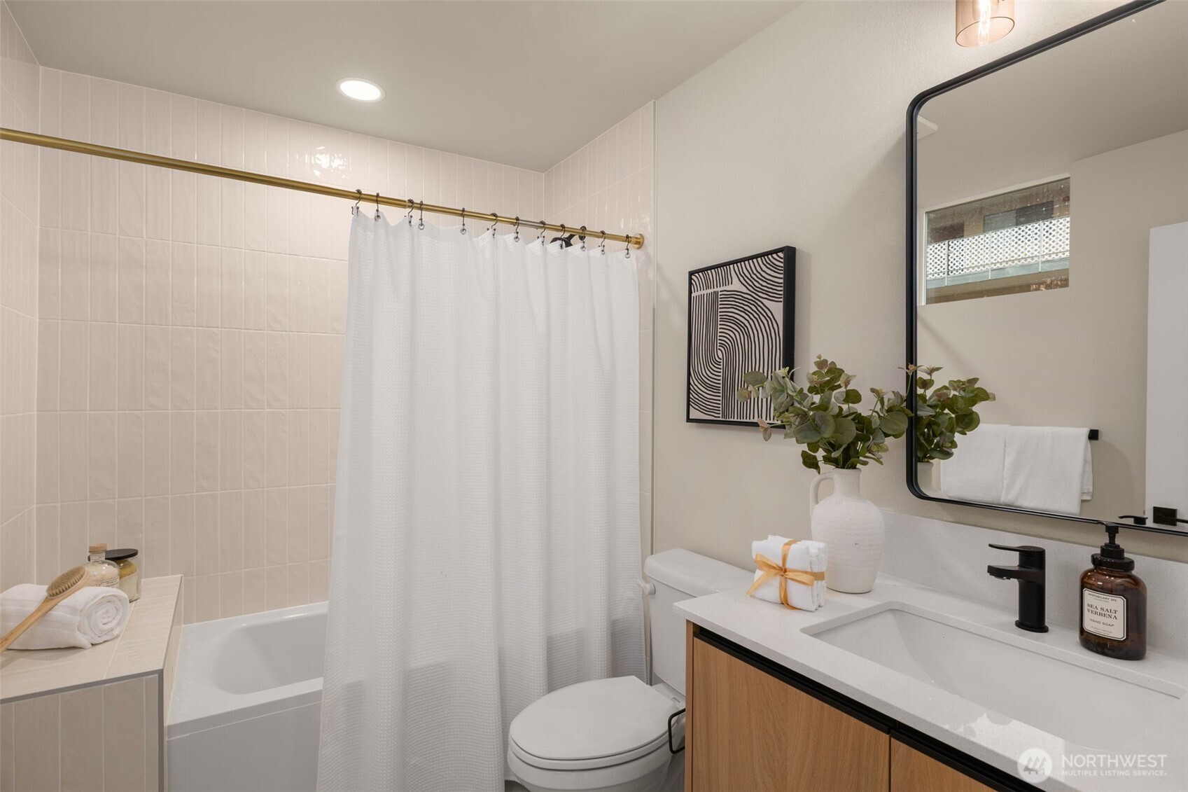 1012 Northeast 70th Street Seattle, WA 98115 - Photo 27 of 34