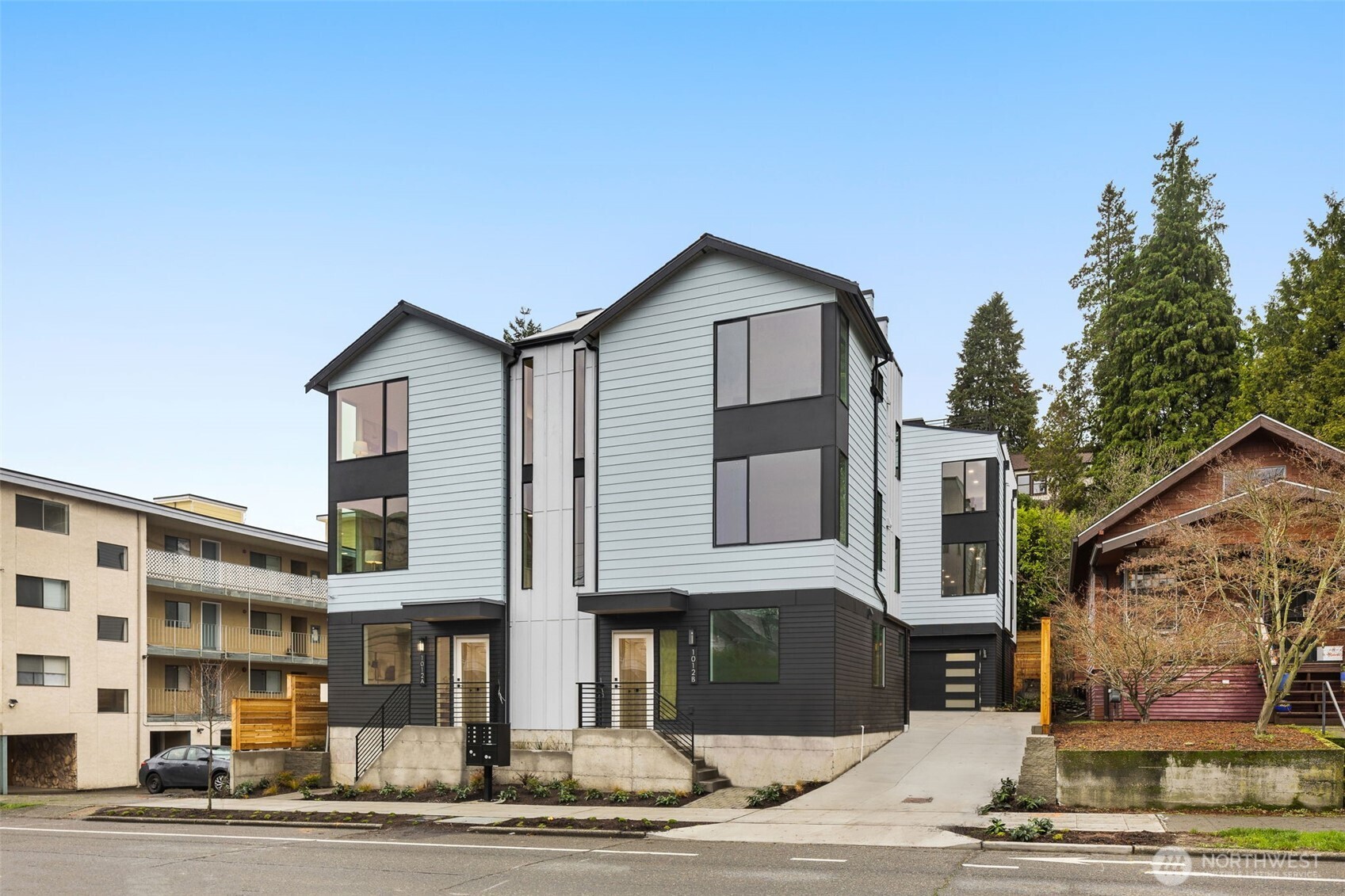 1012 Northeast 70th Street Seattle, WA 98115 - Photo 3 of 34