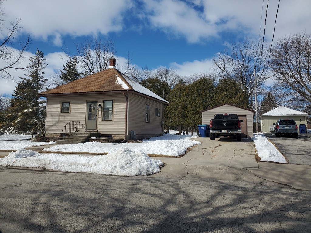 403 2nd Street Kewaunee, WI 54216 - Photo 3 of 19
