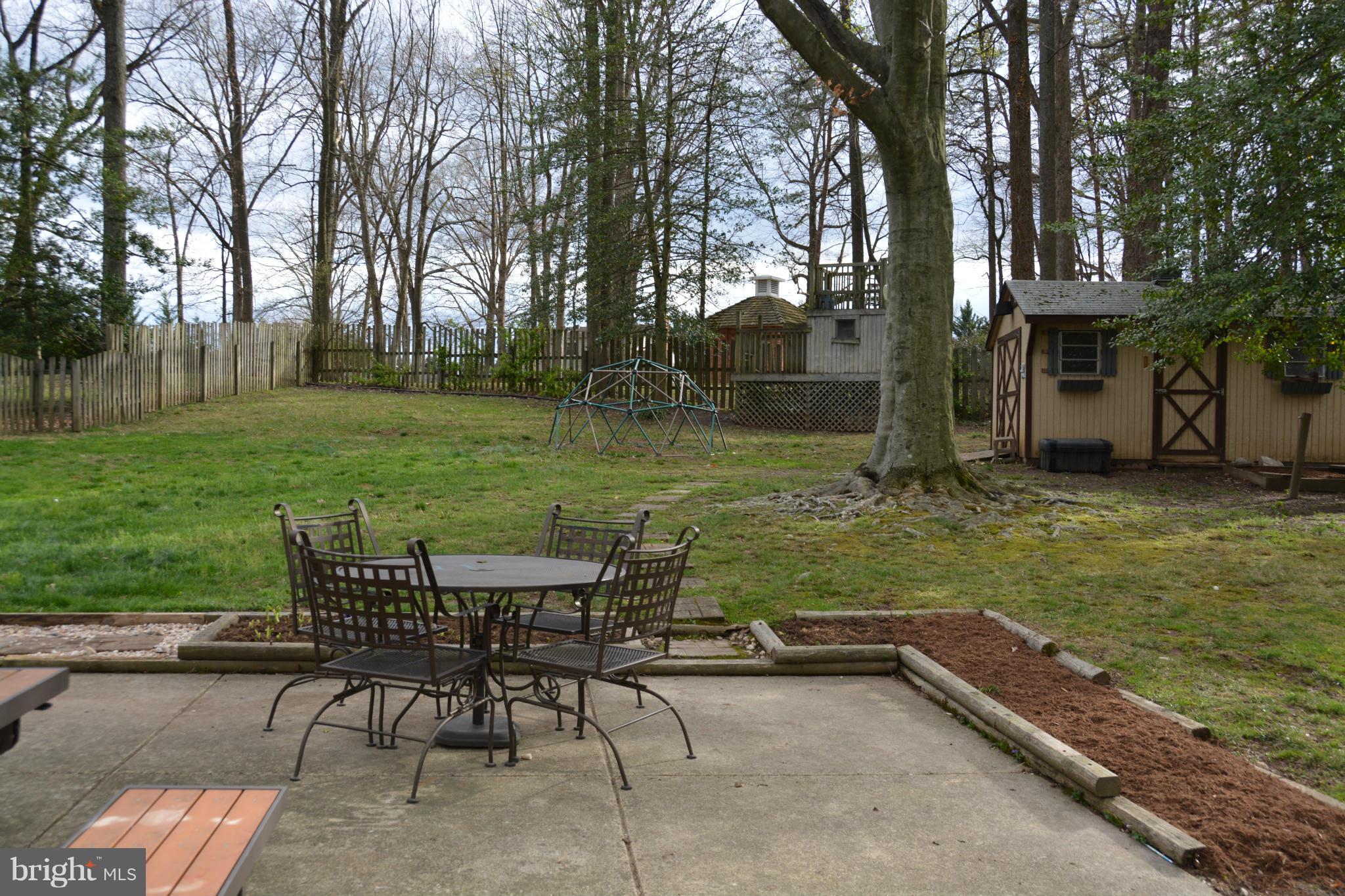 8942 Victoria Road Springfield, VA 22151 - Photo 24 of 25 a view of a chairs and table on the patio