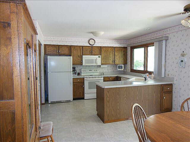 10035 Crabb Road Temperance, MI 48182 - Photo 13 of 20 Kitchen
