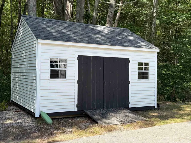 $1,975,000 | 7 Hunter Drive, Hampton, NH 03842