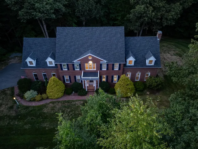 $1,975,000 | 7 Hunter Drive, Hampton, NH 03842