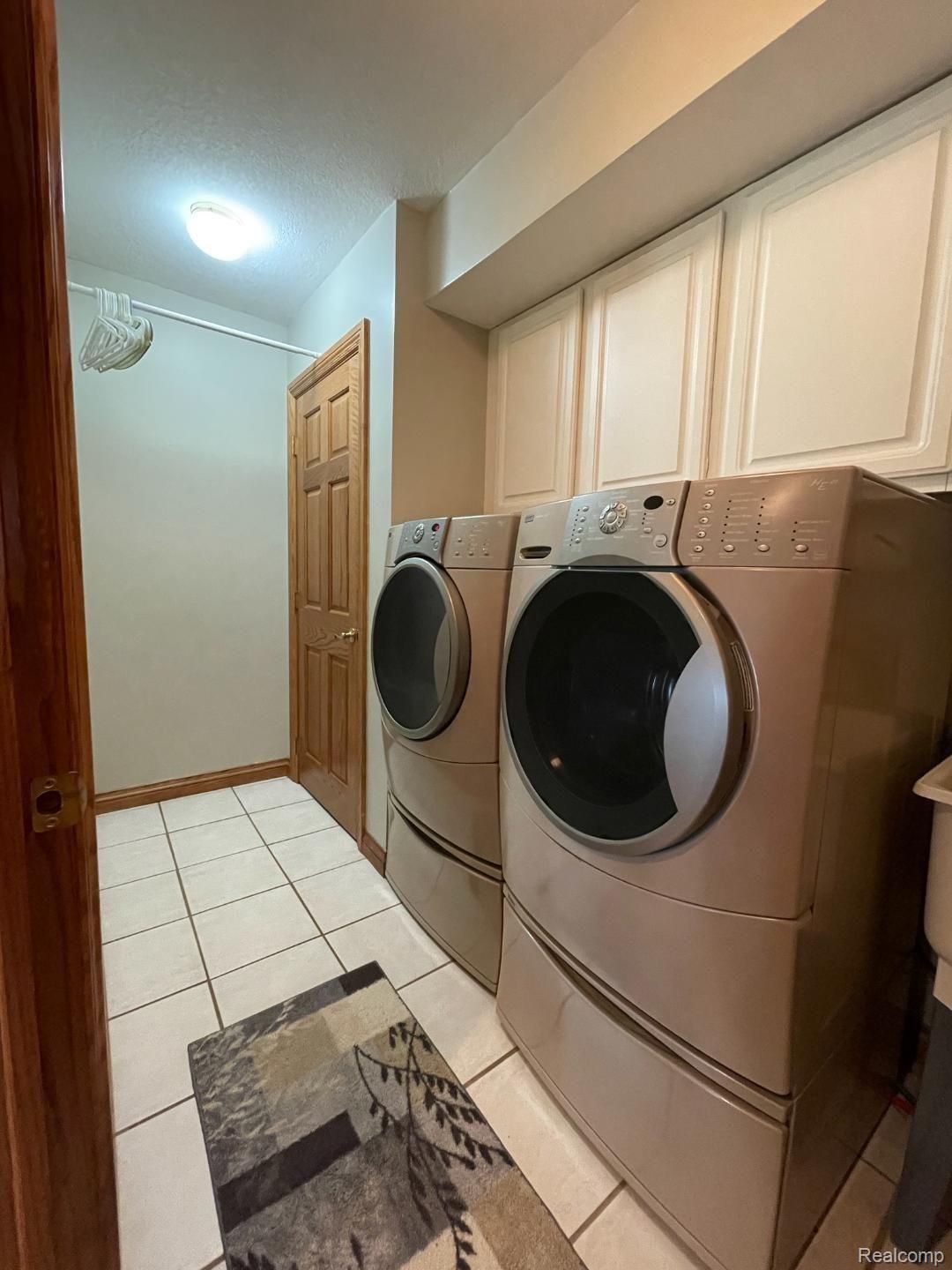 13214 Exeter Road Carleton, MI 48117 - Photo 12 of 38 ext laun.jpg