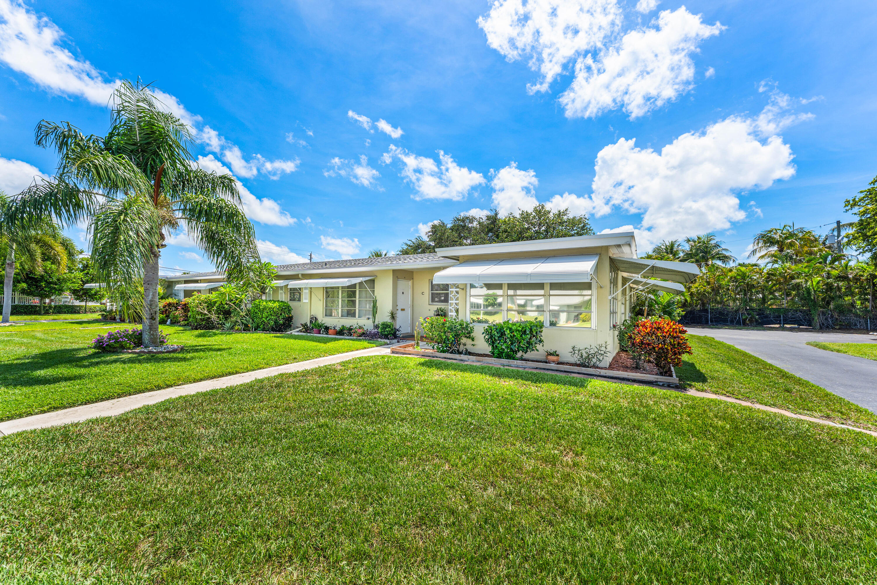112 High Point Boulevard, Unit D Delray Beach, FL 33445 - Photo 3 of 34 002-112HighPointBoulevard-D-DelrayBeach-