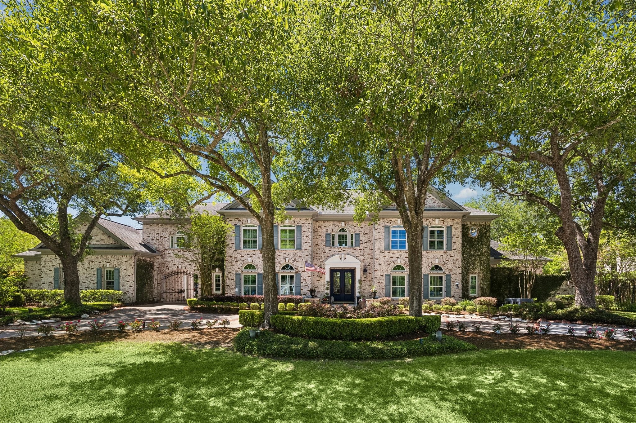 597 Piney Point Road Piney Point Village, TX 77024 - Photo 1 of 39 Classic traditional home in Piney Point! Exceptional curb appeal, circular driveway, and 3 car garage.