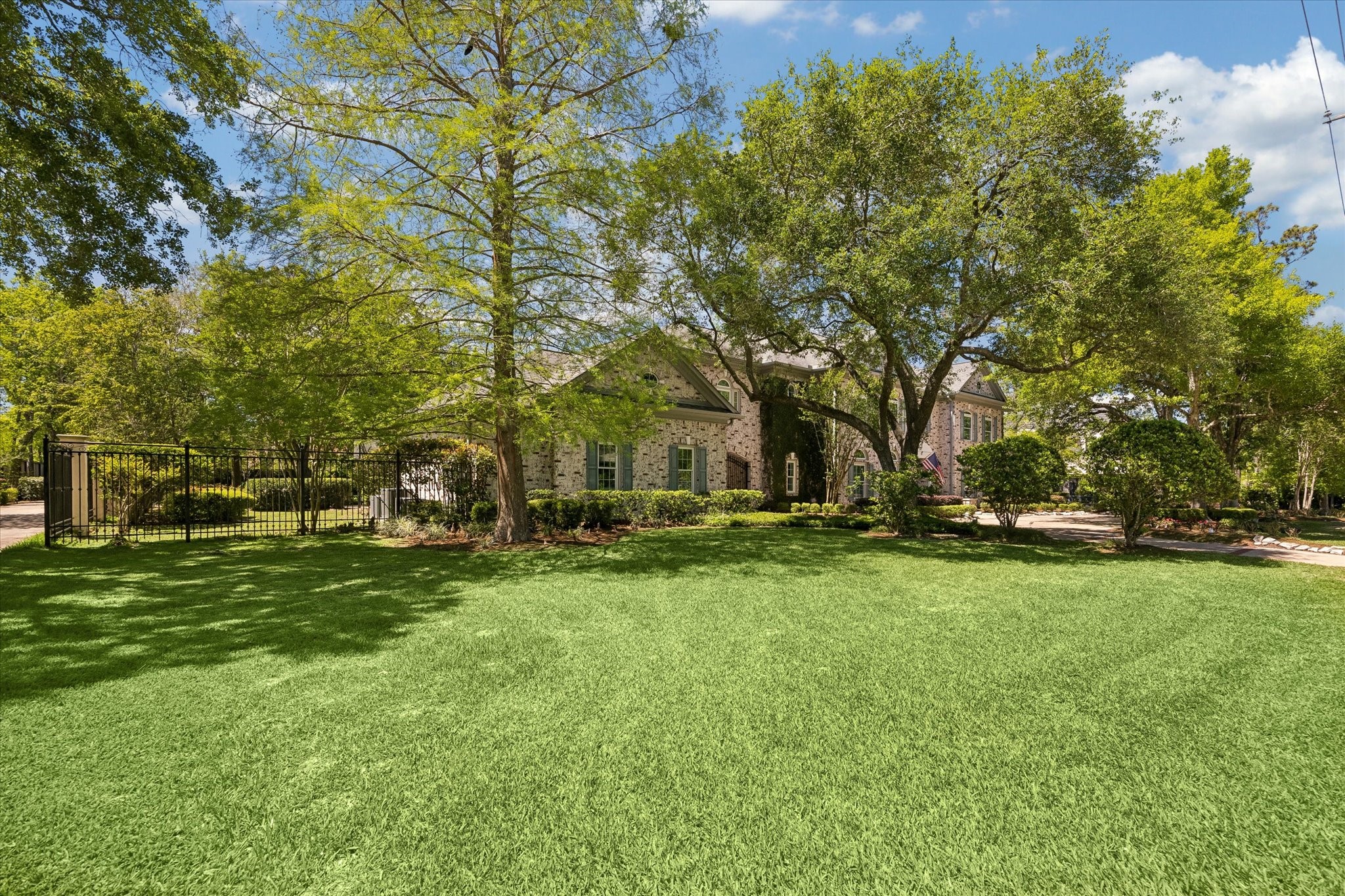 597 Piney Point Road Piney Point Village, TX 77024 - Photo 36 of 39 View of side.