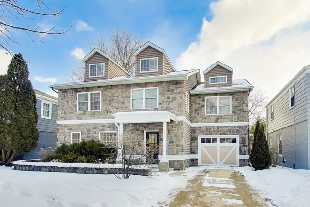 $799,000 | 347 Newbury Place, Arlington Heights, IL 60005