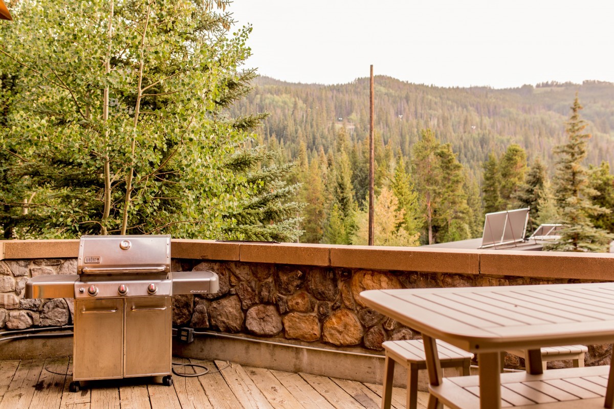 91 River Run Road, Unit 8102 Dillon, CO 80435 - Photo 14 of 25 Arapahoe Lodge Grill area