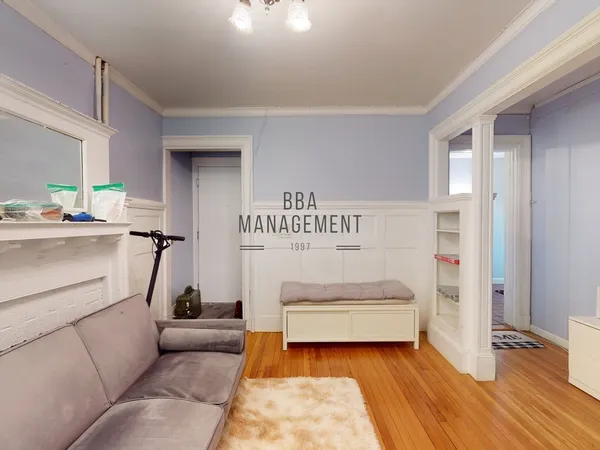 a en suite bathroom with a sink and a mirror