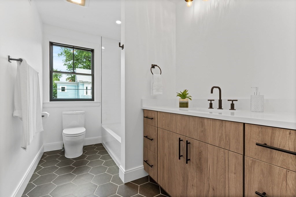 2 Appleton Street, Unit 2 Somerville, MA 02144 - Photo 13 of 29