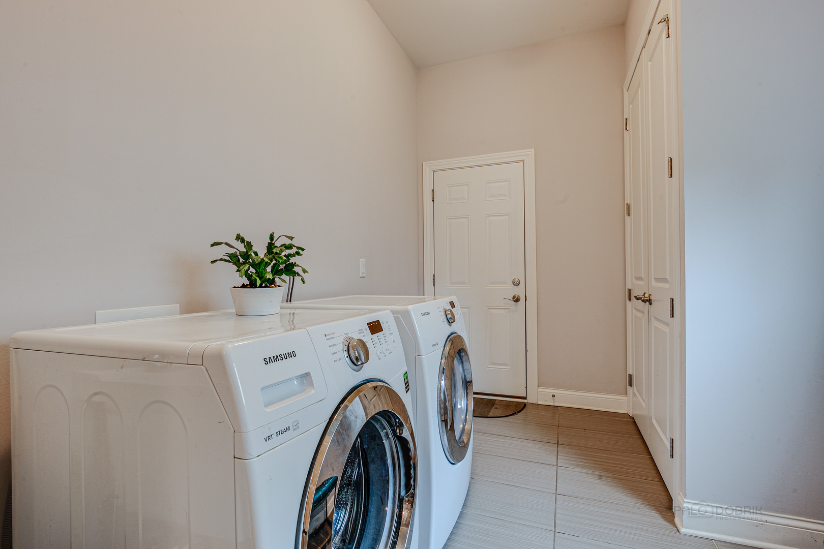 1120 Ashley Lane Inverness, IL 60010 - Photo 18 of 46 a utility room with dryer and washer