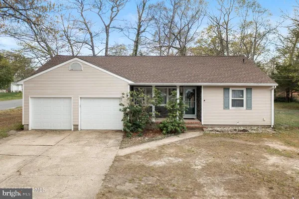 a view of a house with a yard and garage