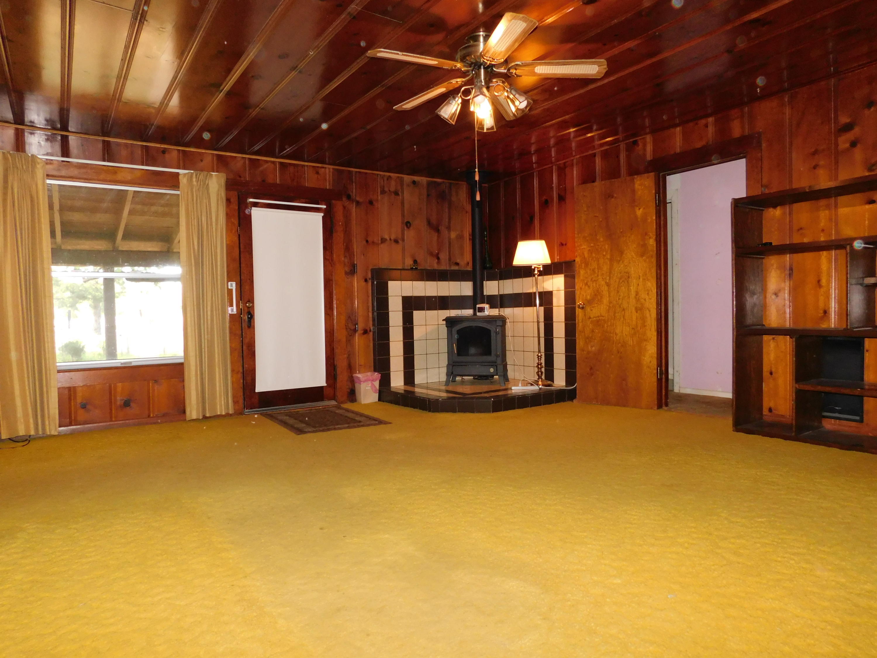 15671 Cloverdale Road Anderson, CA 96007 - Photo 5 of 25 Entry/Living