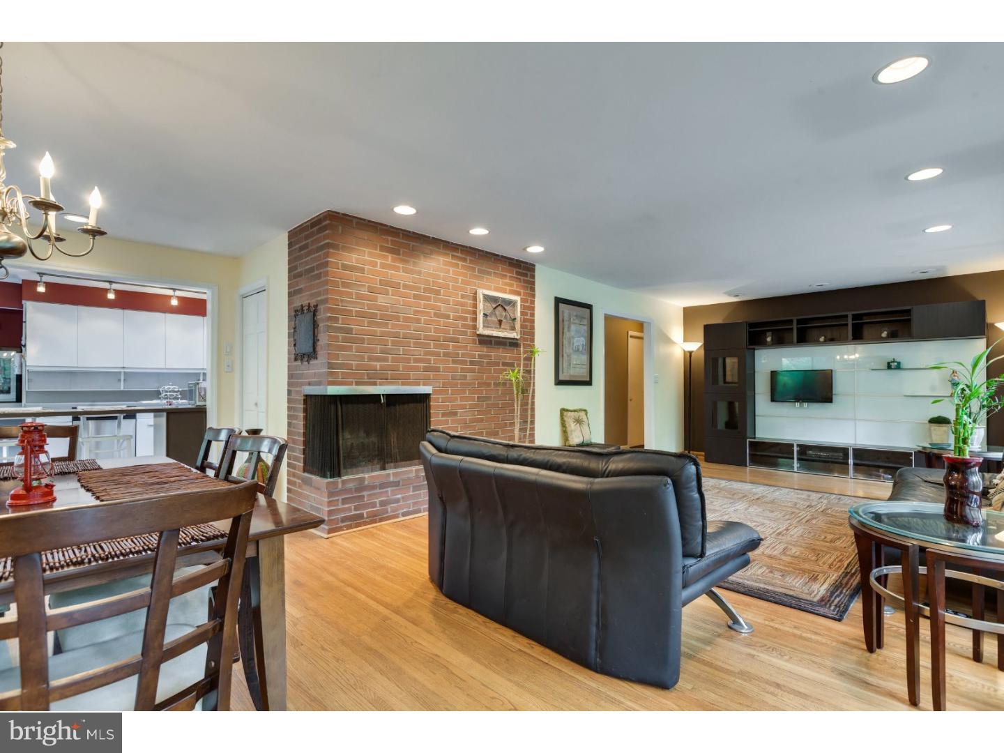 344 Covered Bridge Road Cherry Hill, NJ 08034 - Photo 3 of 24 Living Room